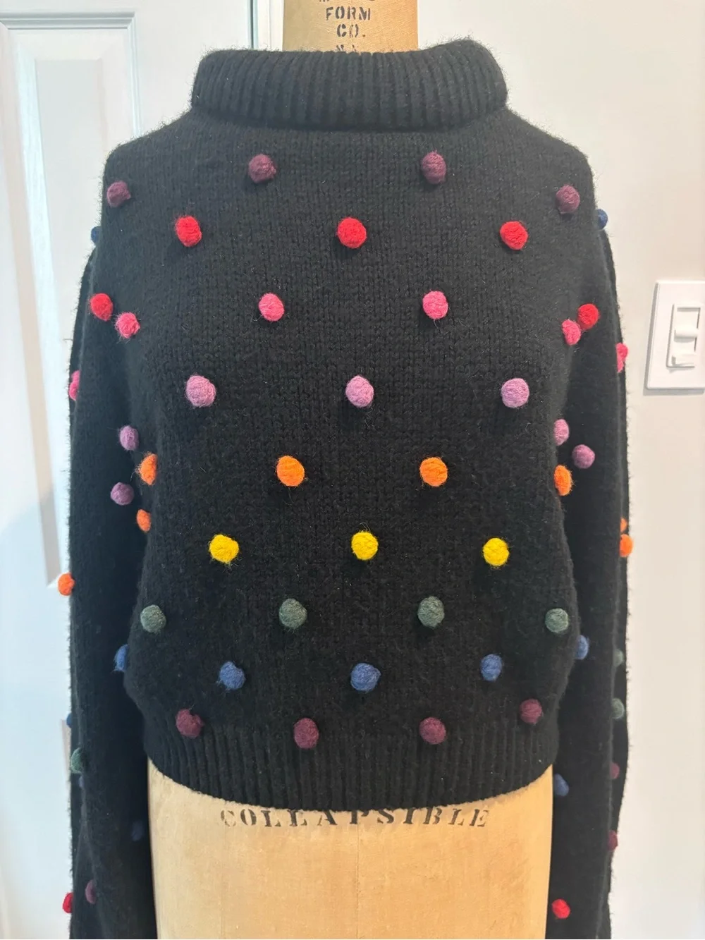 FARM RIO Black Rainbow Dots Pom Pom Cropped Sweater